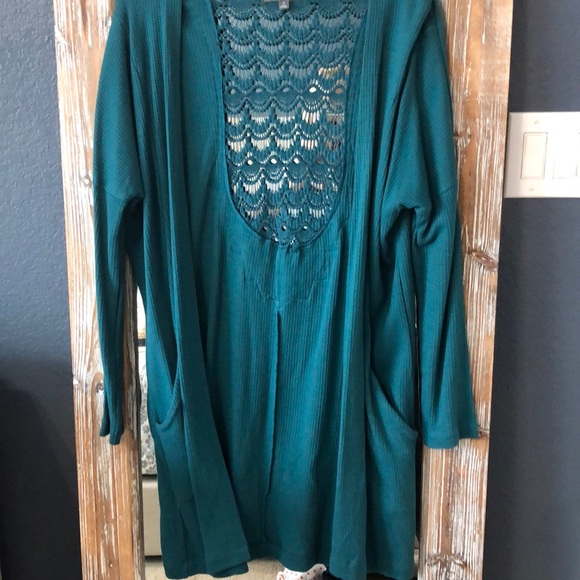 Cardi - Picture 1 of 4